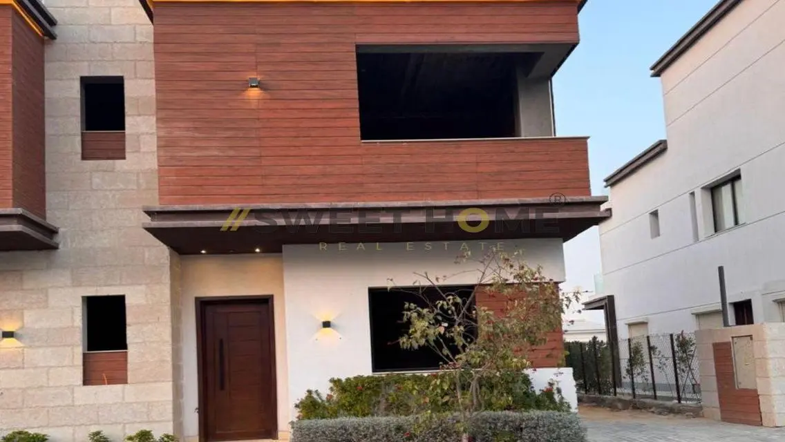 Luxury Apartment 240 sqm with Balcony and Security Guard