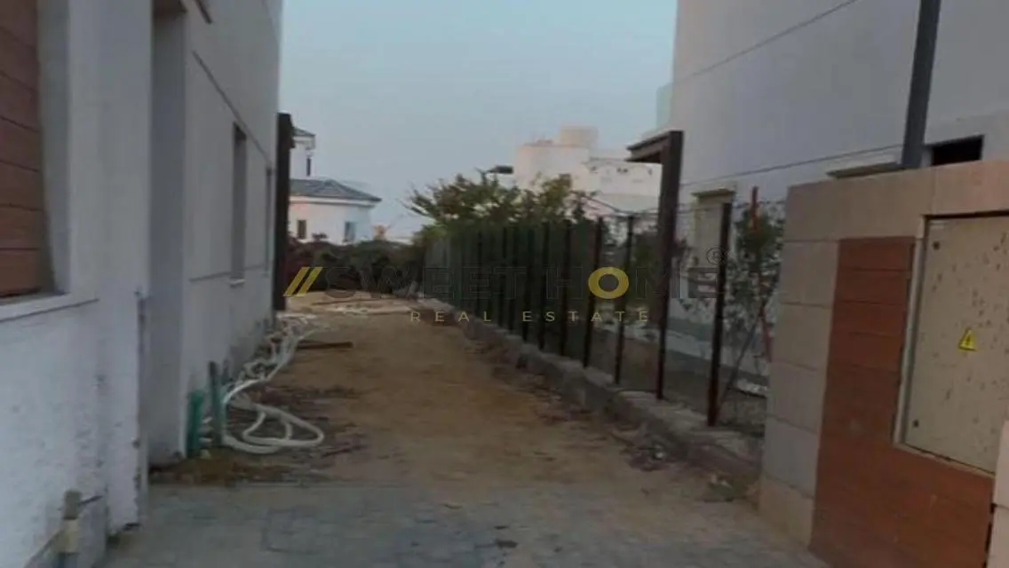 Luxury Apartment 240 sqm with Balcony and Security Guard