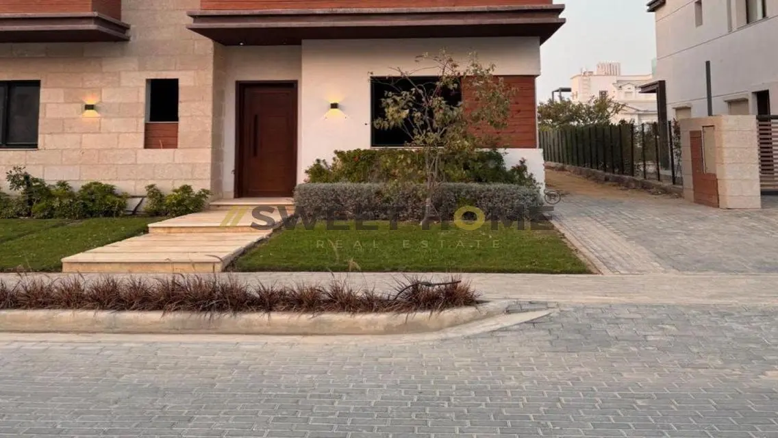 Luxury Apartment 240 sqm with Balcony and Security Guard