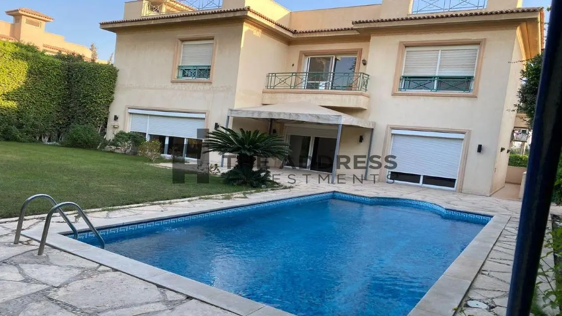 Luxury Villa with Private Pool and Extensive Garden Space