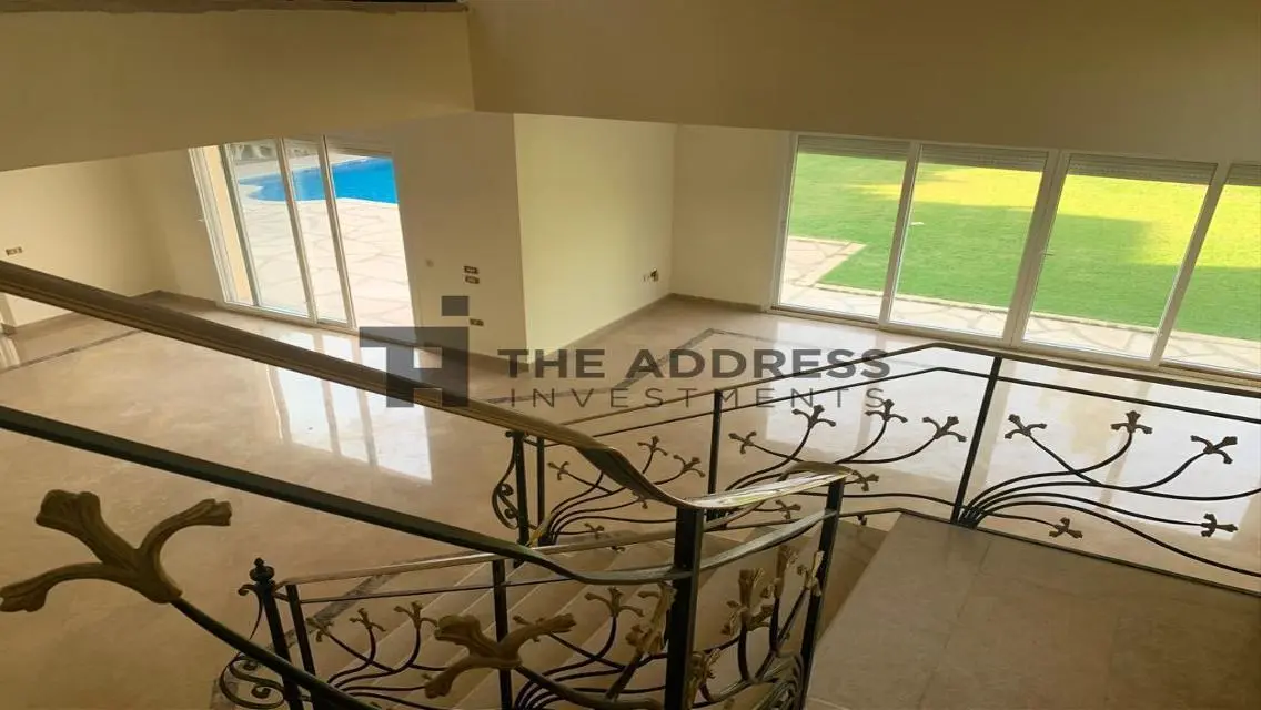 Luxury Villa with Private Pool and Extensive Garden Space