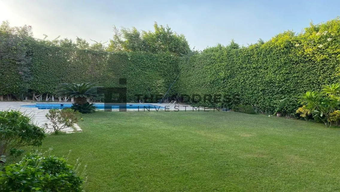 Luxury Villa with Private Pool and Extensive Garden Space