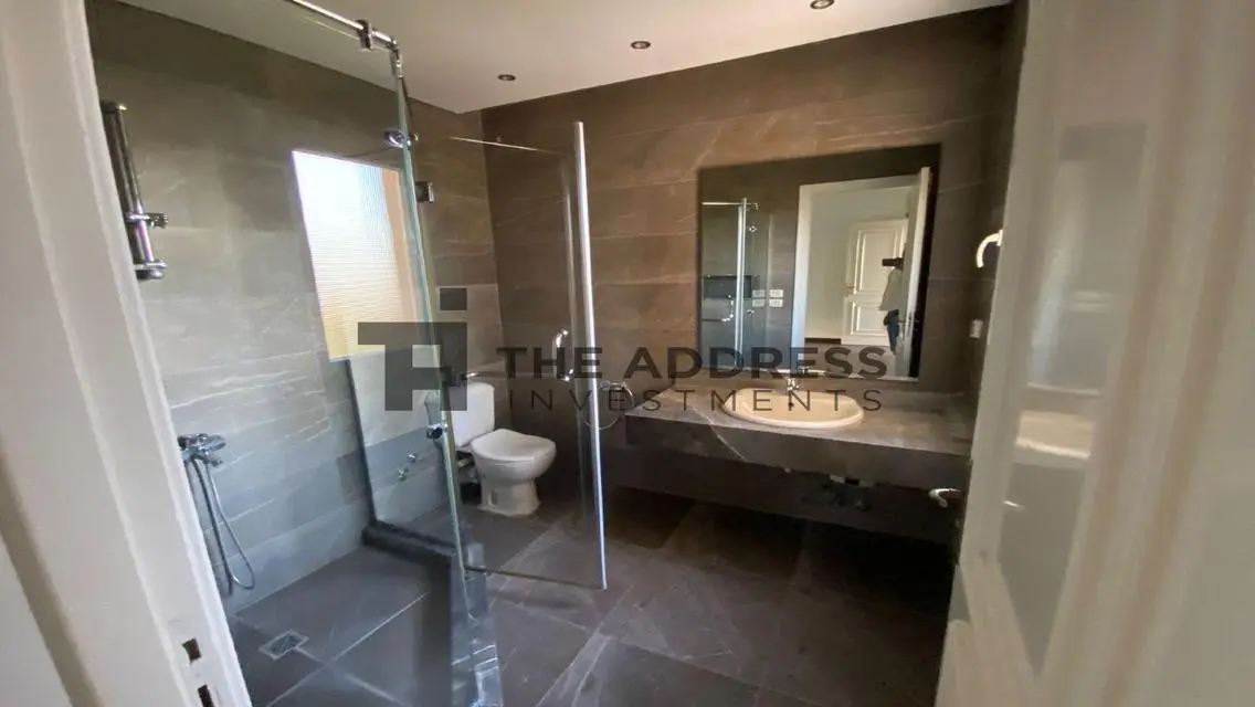 Luxury Villa with Private Pool and Extensive Garden Space