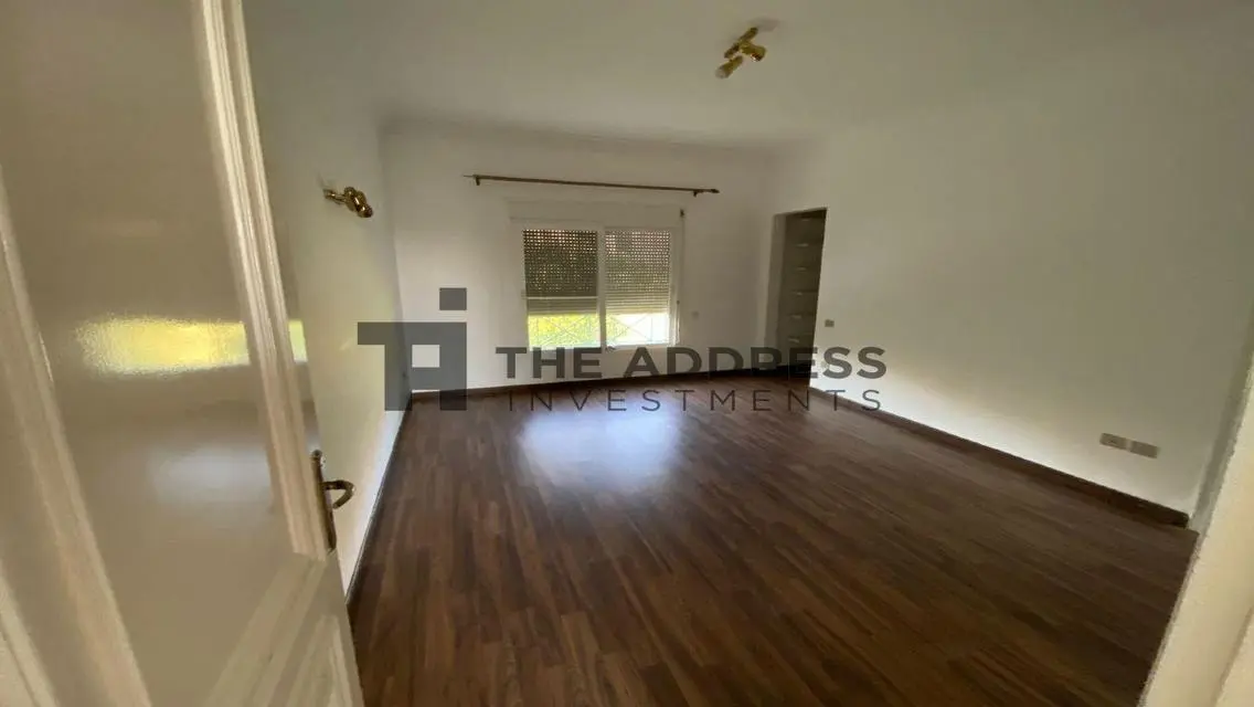 Luxury Villa with Private Pool and Extensive Garden Space