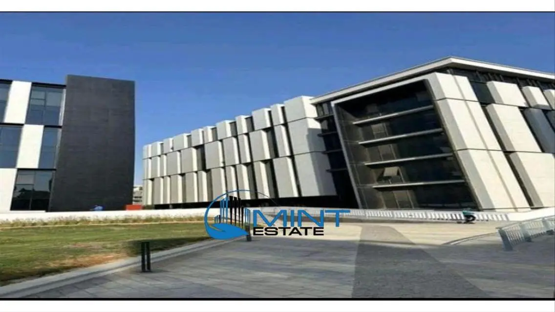 Prime Investment Opportunity in Hyde Park Business District - 90% Waterway Point
