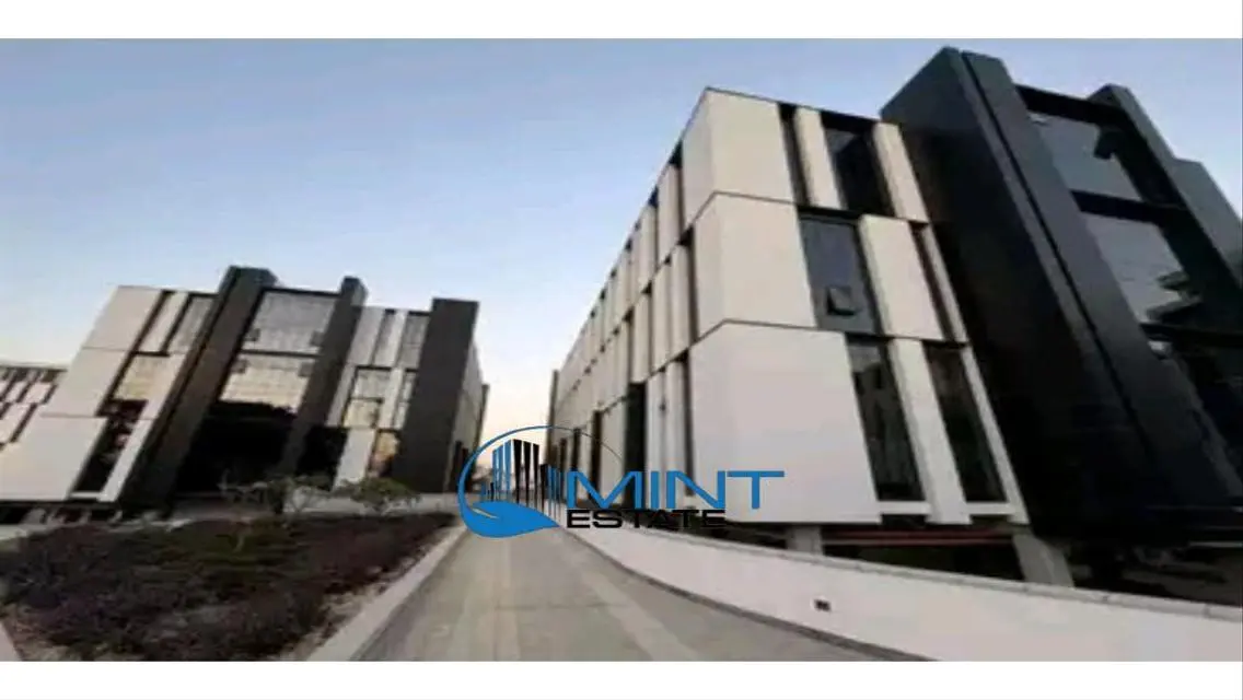 Prime Investment Opportunity in Hyde Park Business District - 90% Waterway Point
