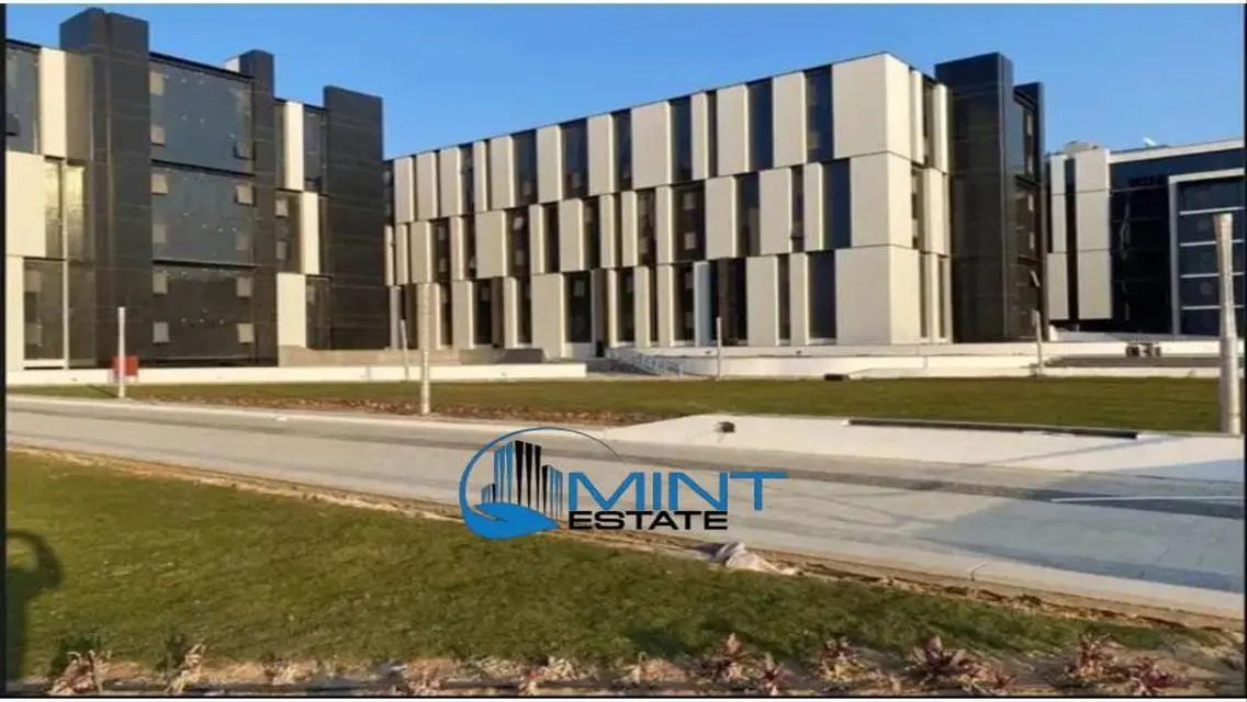Prime Investment Opportunity in Hyde Park Business District - 90% Waterway Point