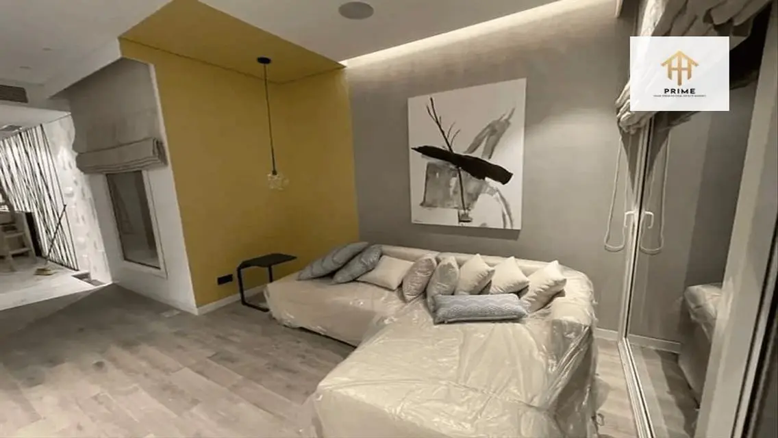 Luxurious Villa with 40 sqm Private Garden and Pool