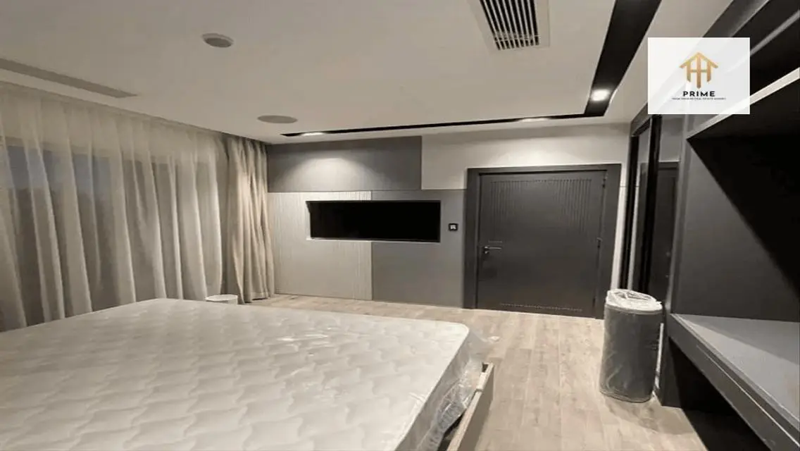 Luxurious Villa with 40 sqm Private Garden and Pool