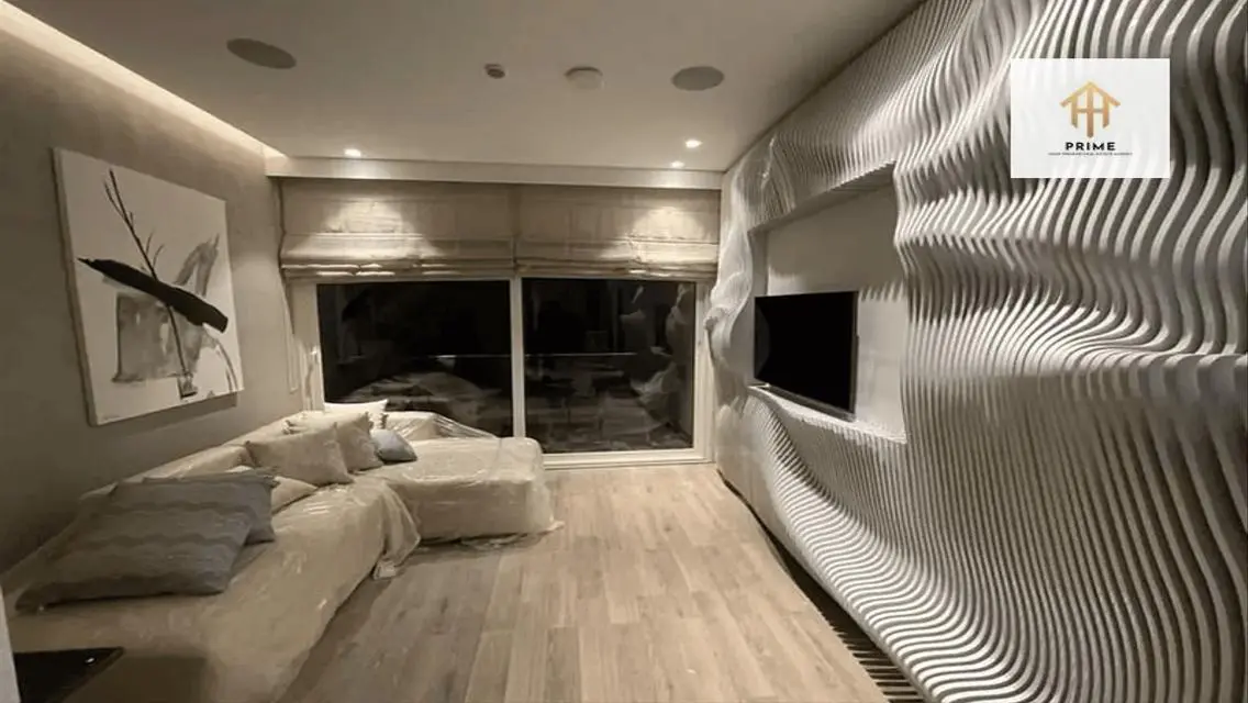Luxurious Villa with 40 sqm Private Garden and Pool