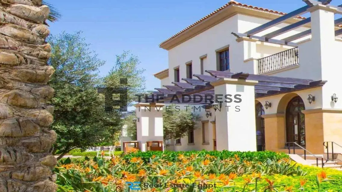 Luxurious Villa with Expansive Space and Ideal Amenities