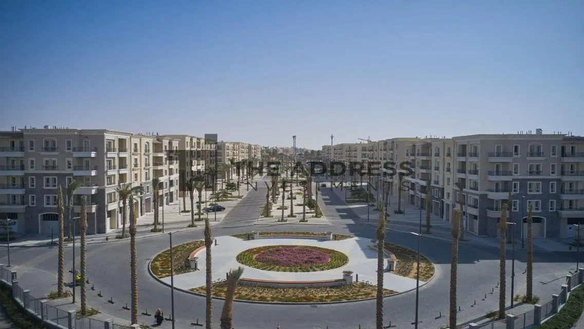 Luxurious Villa with Expansive Space and Ideal Amenities