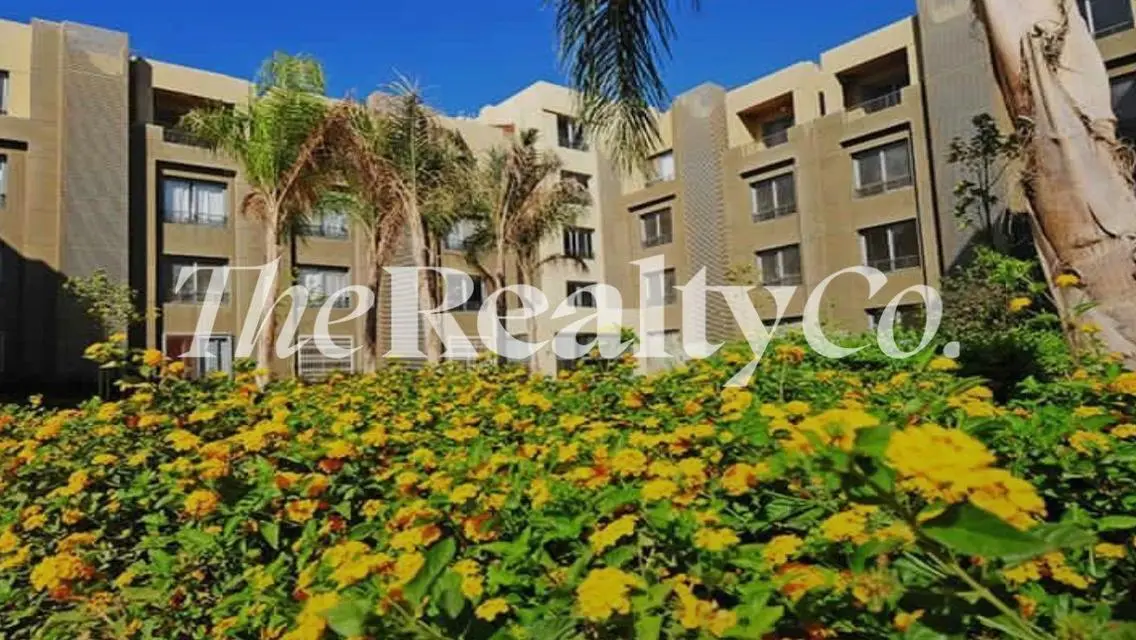 Luxury 2-Bedroom Garden Apartment in Palm Hills
