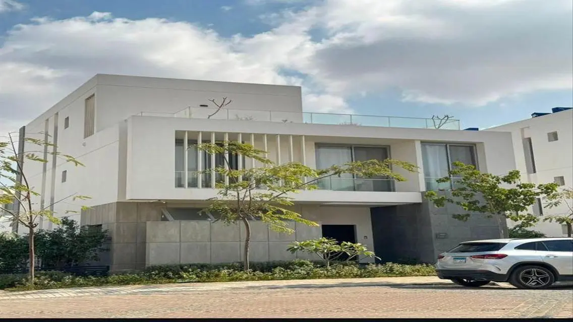 Luxury Villa for Sale with Private Gardens and Comprehensive Amenities