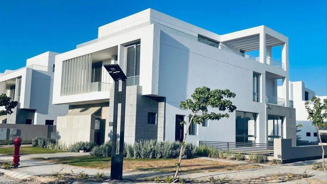 Luxury Villa for Sale with Private Gardens and Comprehensive Amenities