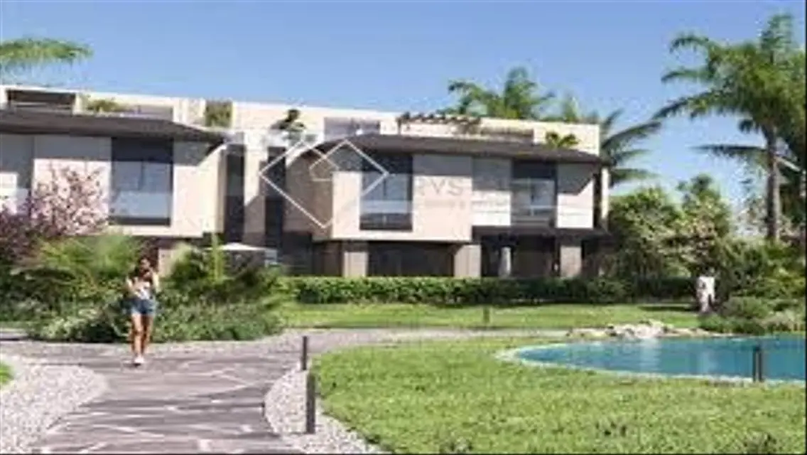 Telal East: Luxurious Villa Overlooking Lakes