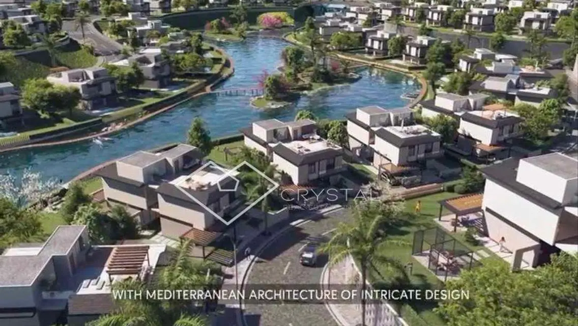 Telal East: Luxurious Villa Overlooking Lakes