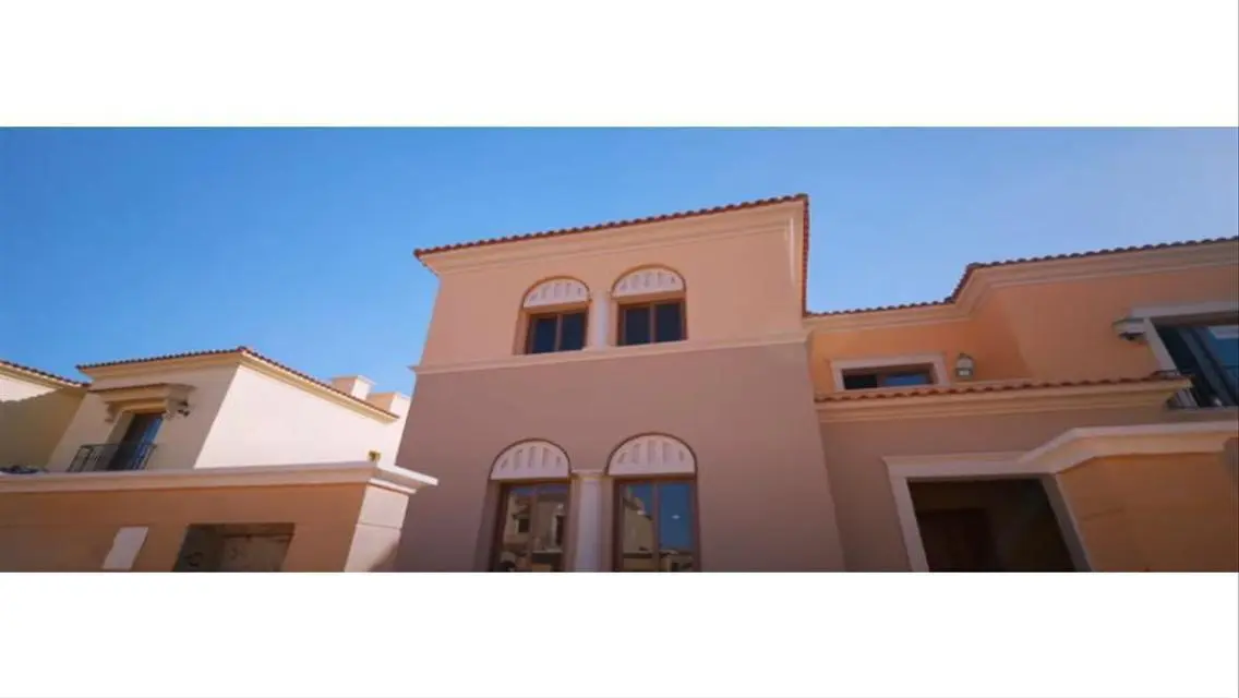 Luxury Villa with Private Garden and Pool in City Gate