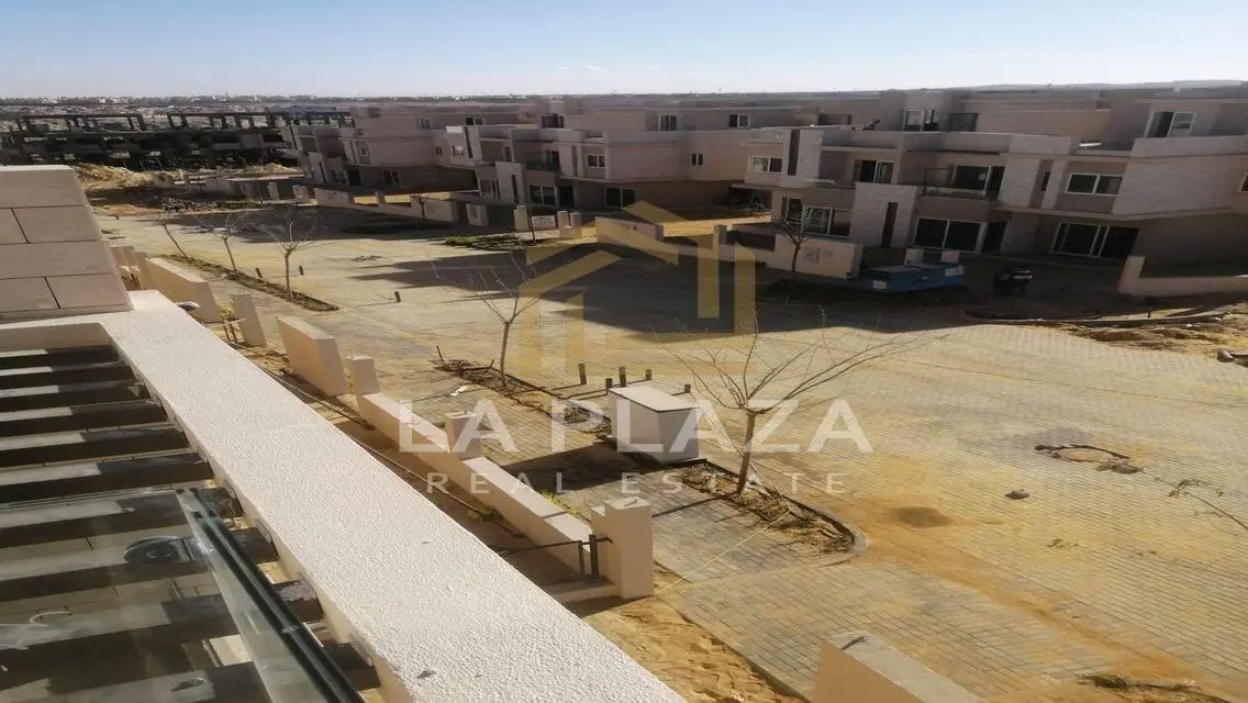 فيلا فاخرة للبيع بمساحة واسعة وإطلالات ساحرة