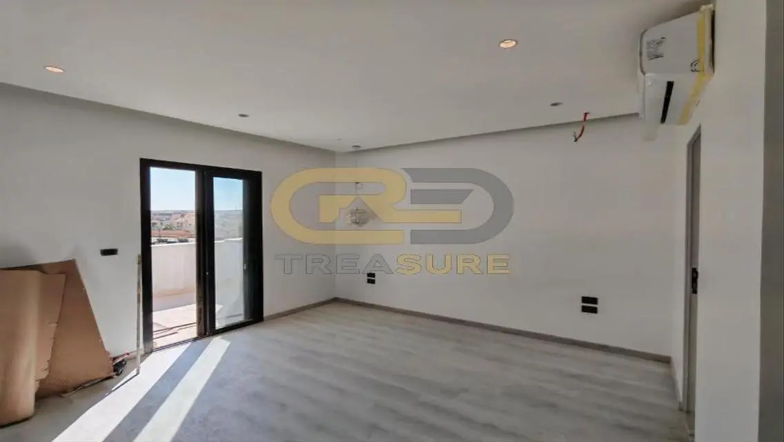 New Apartment with 45 sqm, Balcony and Central Air Conditioning