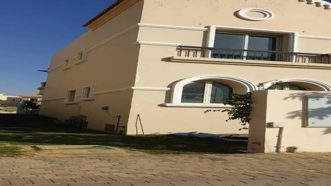 Amazing Investment Opportunity: 395 Sqm Property with Security Guard
