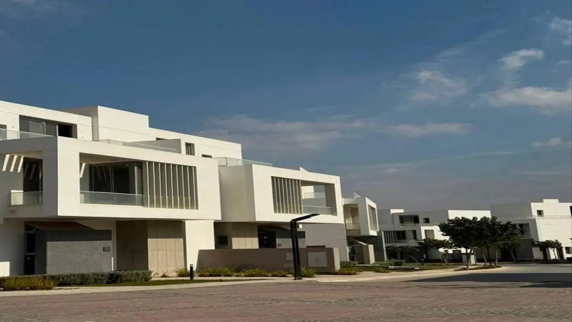 فيلا فاخرة للبيع مع إطلالة رائعة