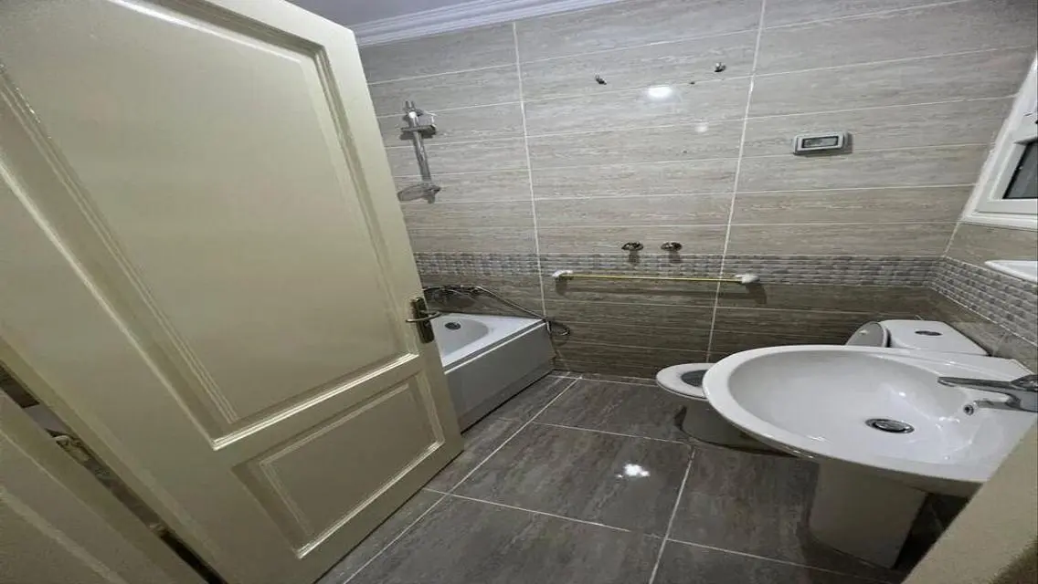 Luxurious Apartment with Private Garden and Gym