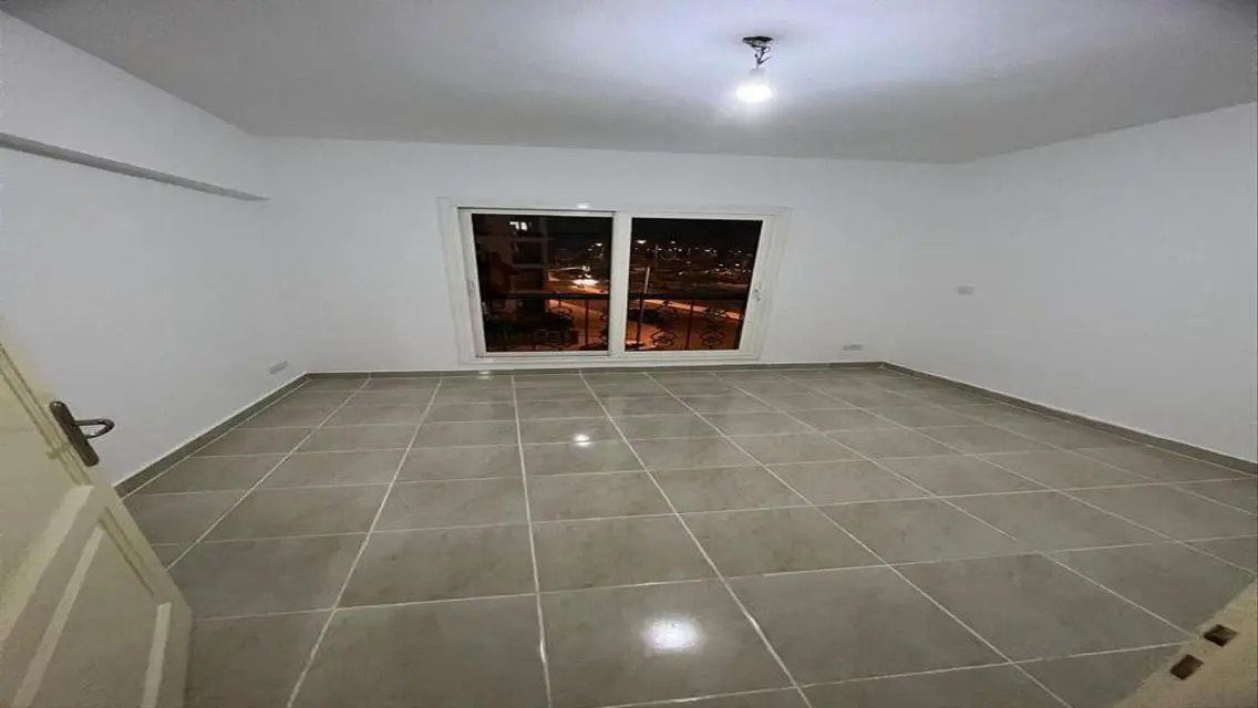 Luxurious Apartment with Private Garden and Gym