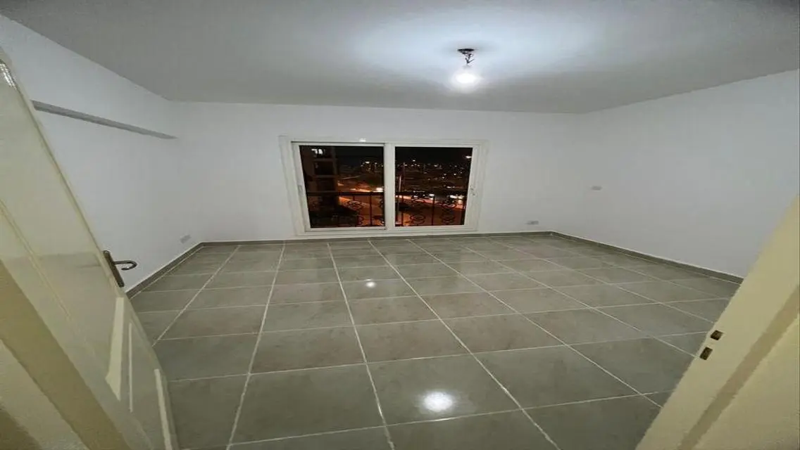 Luxurious Apartment with Private Garden and Gym