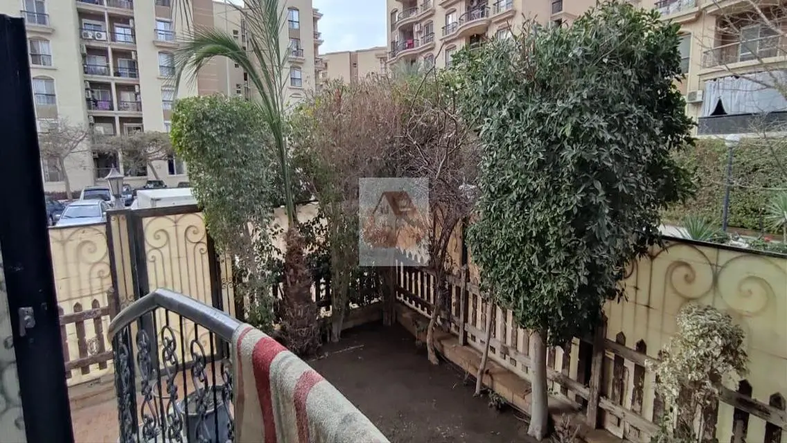 شقة فاخرة للإيجار مع شرفة وحارس أمن