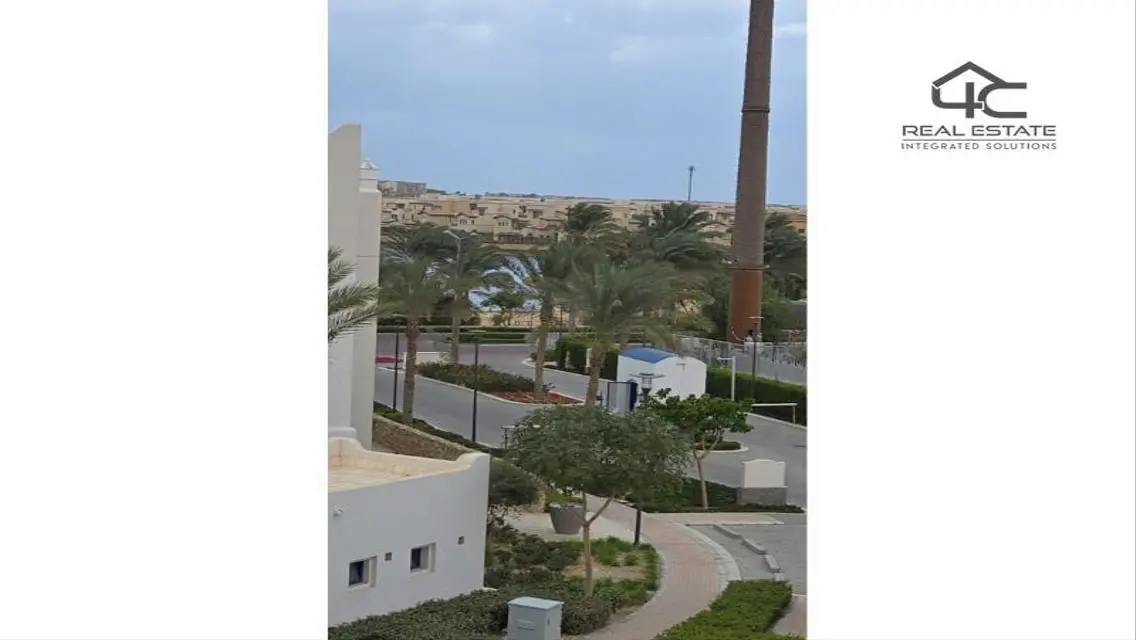 فيلا فاخرة مع حديقة خاصة ومسبح