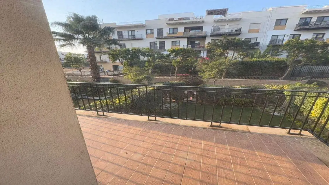 شقة فاخرة للبيع مع إطلالة مميزة