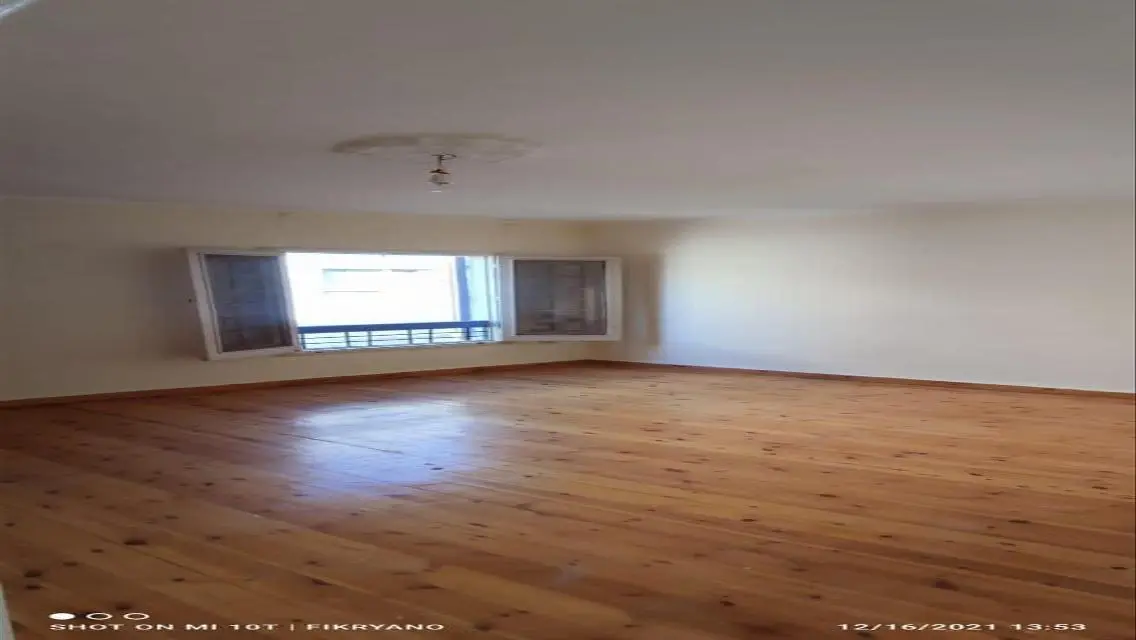 Exceptional Investment House with Central AC and Balcony