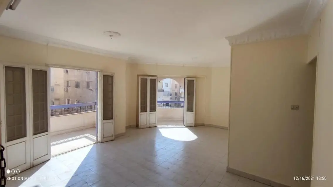 Exceptional Investment House with Central AC and Balcony
