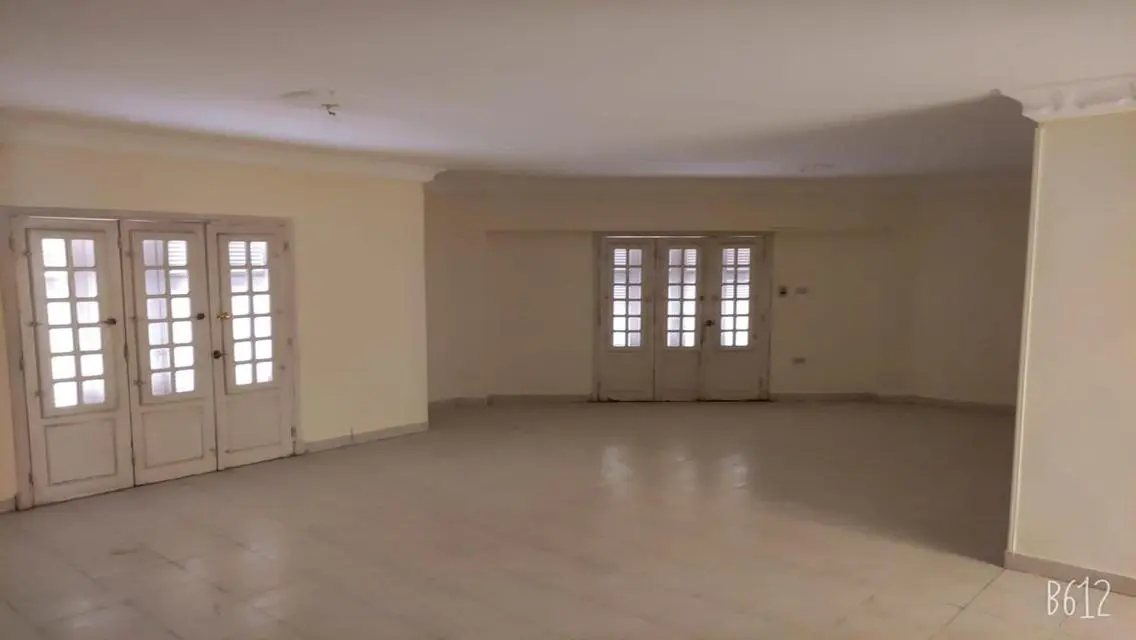 Exceptional Investment House with Central AC and Balcony