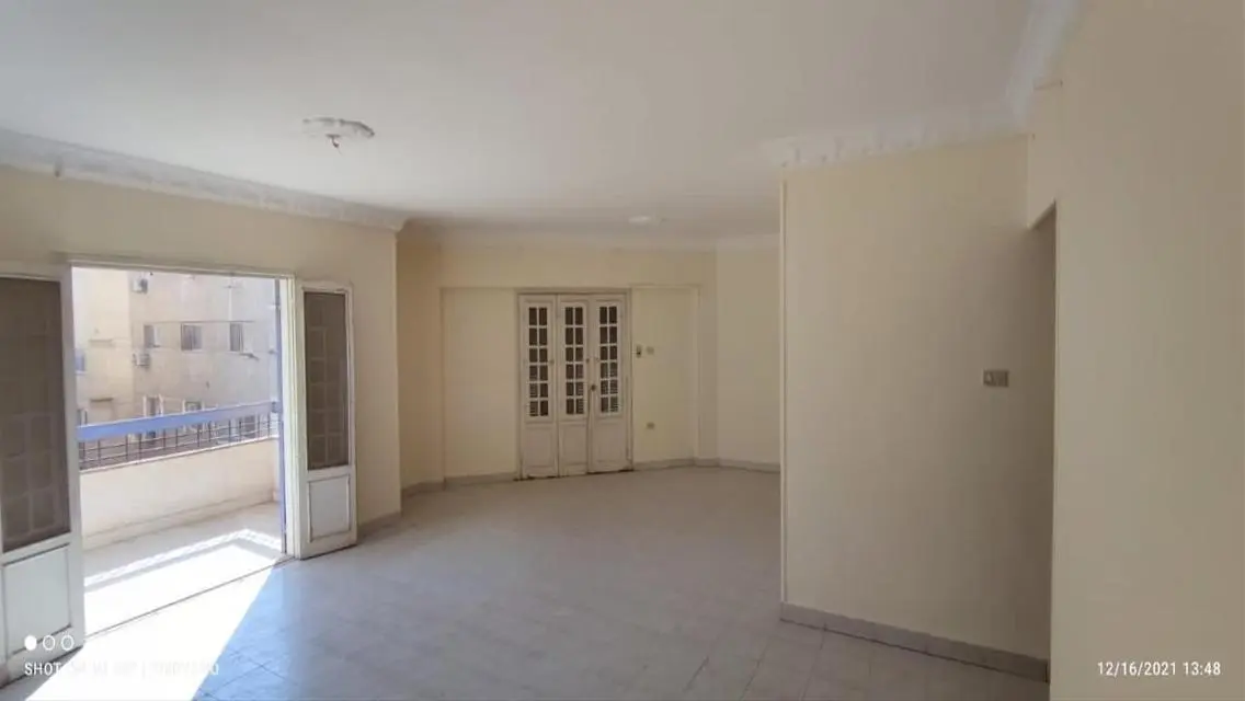 Exceptional Investment House with Central AC and Balcony
