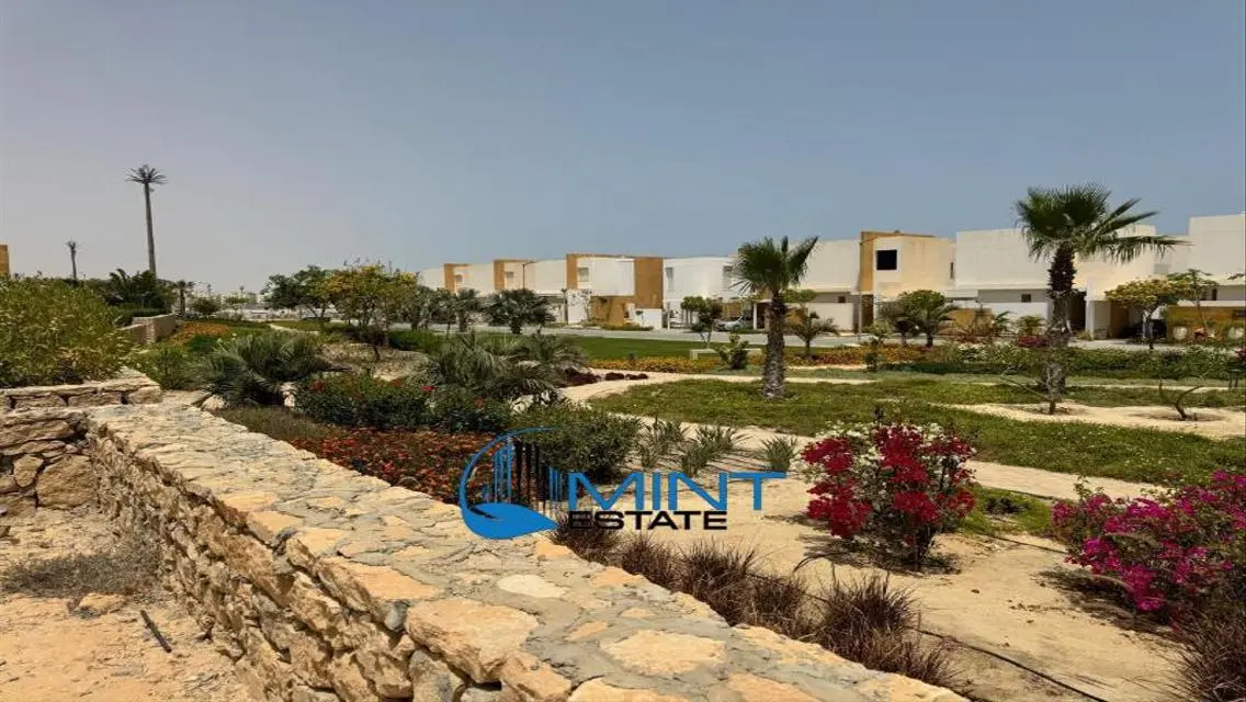 Stunning Apartment Overlooking a Landmark for Sale