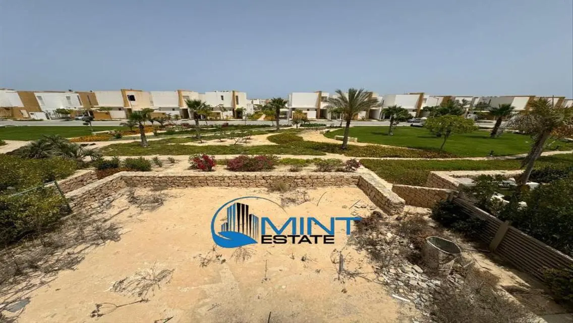 Stunning Apartment Overlooking a Landmark for Sale