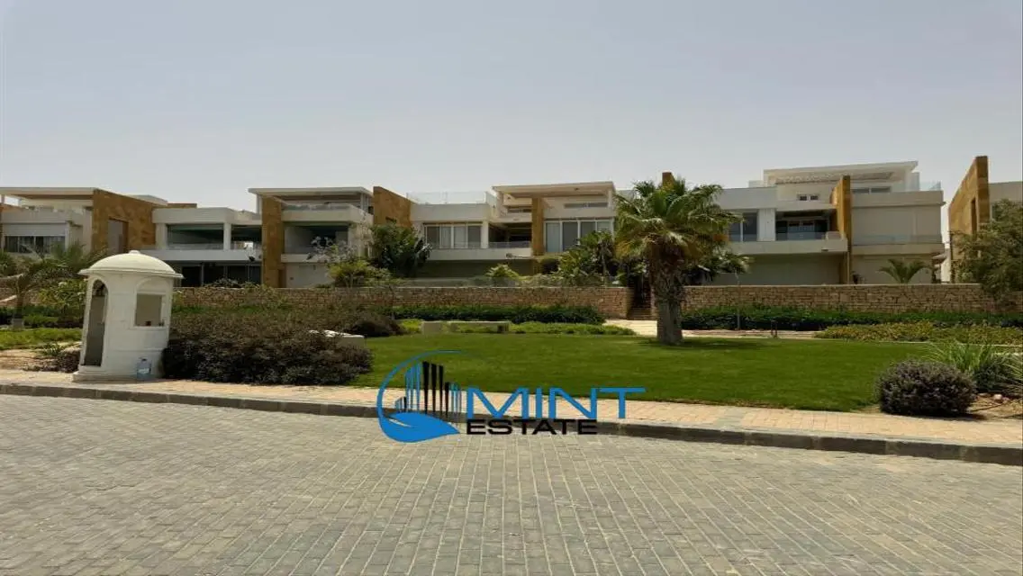 Stunning Apartment Overlooking a Landmark for Sale