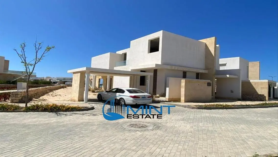Stunning Apartment Overlooking a Landmark for Sale