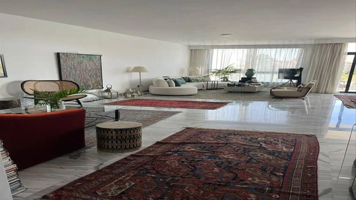 Charming 3 Bedroom Apartment for Sale in a Prime Location