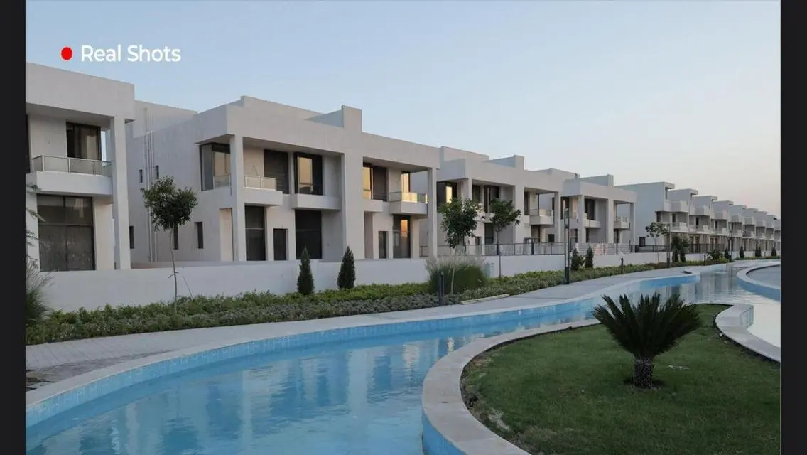Luxury Villa for Sale by Remarkable Lakes