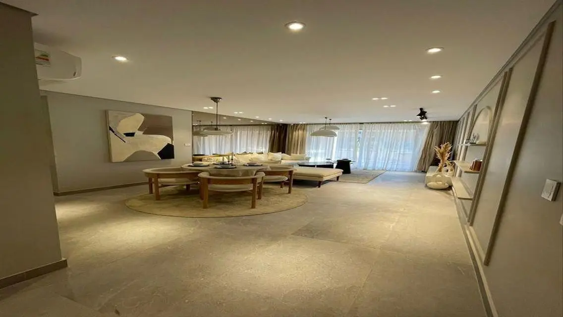 Luxury Apartment with Spacious Layout in the City Center
