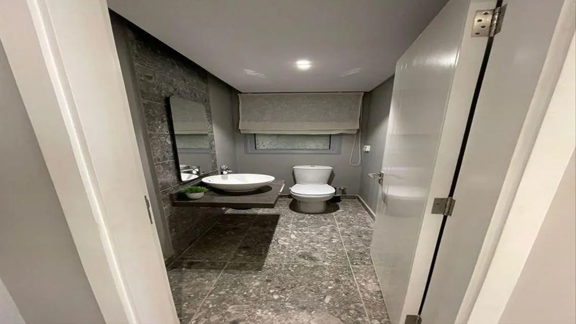 Luxury Apartment with Spacious Layout in the City Center