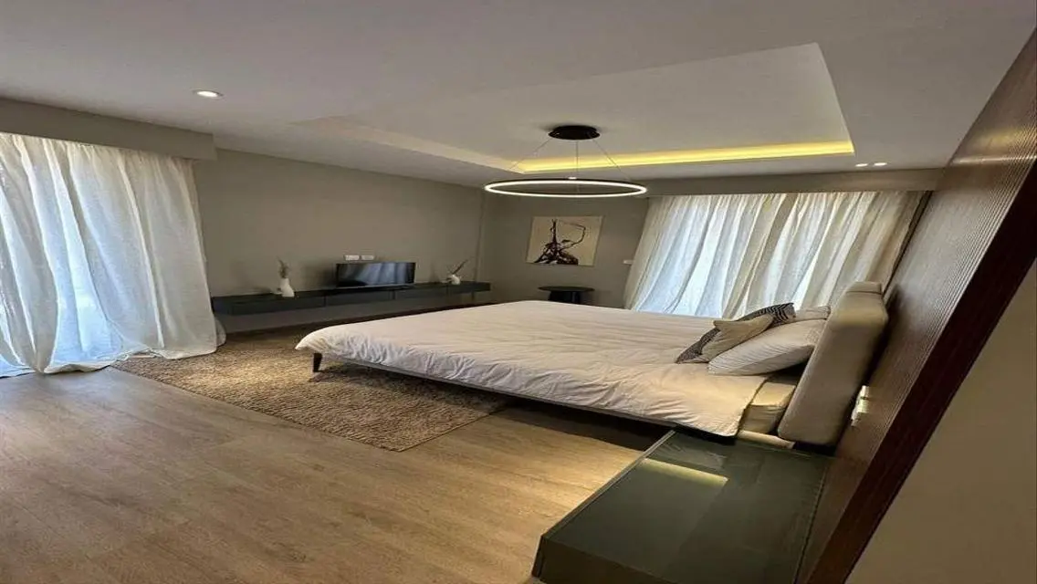 Luxury Apartment with Spacious Layout in the City Center