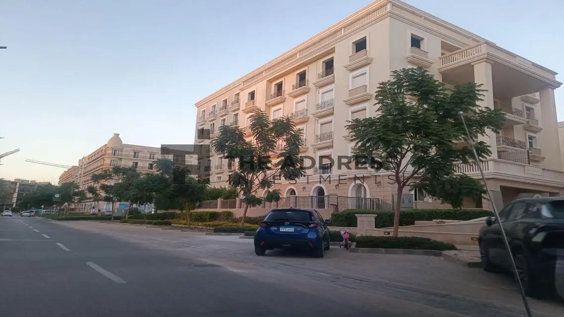 فيلا فاخرة للبيع بمساحة 600 متر