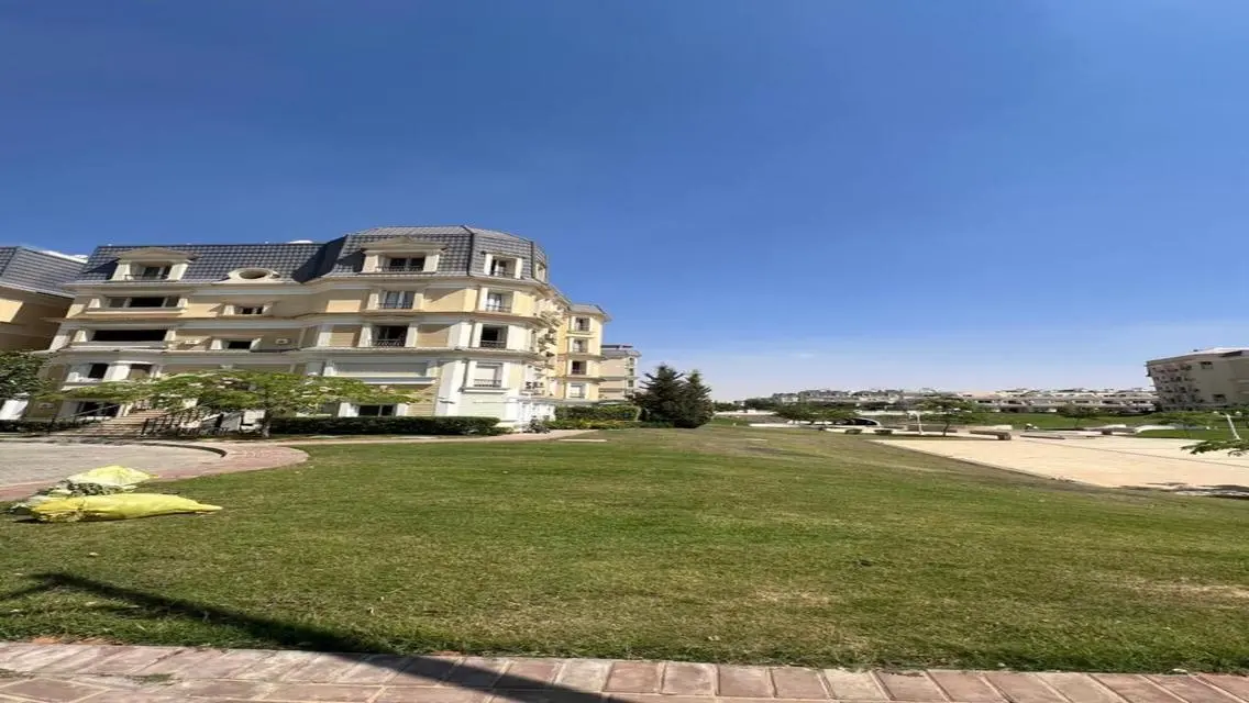 فيلا فاخرة للبيع بمساحة متر