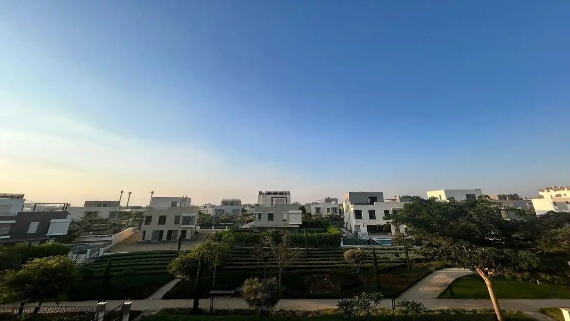 فرصة استثمارية رائعة في عقار بمساحة كبيرة