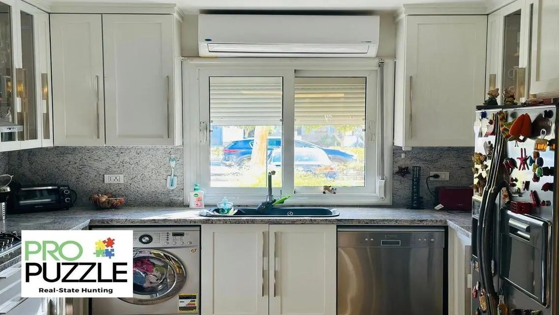 Villa for Sale in Mountain View Hyde Park