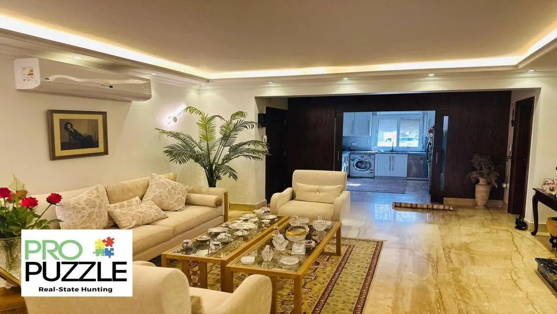 Villa for Sale in Mountain View Hyde Park